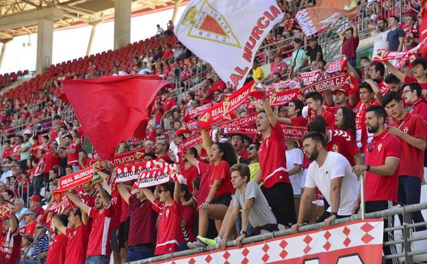 El Real Murcia consigue 10.775 abonados, su récord histórico en Segunda B