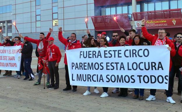 Los aficionados del Real Murcia se manifestarán este sábado en Nueva Condomina