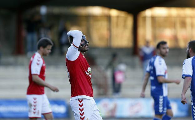 El Murcia sigue a la deriva