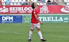 Chumbi, lamentándose, durante el partido./Vicente Vicéns / AGM