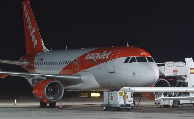 Un avión aborta el despegue en San Javier al incendiarse un motor por unos pájaros