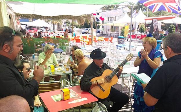 La Manga inicia sus fiestas con casetas, conciertos y deporte