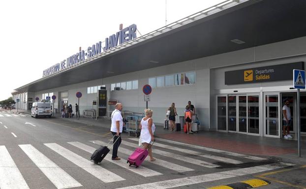 El aeropuerto de San Javier supera el millón de pasajeros en los nueve primeros meses del año