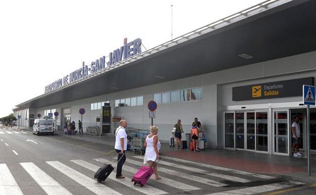 Las aerolíneas elevan un 8,7% las plazas en la etapa de transición de San Javier a Corvera