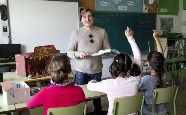 El PSOE integra en su lista a Toni García Arias, el 'mejor maestro de España'