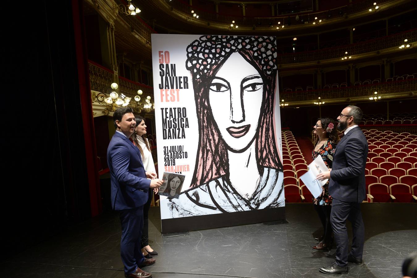 Jane Birkin y el bailarín Carlos Acosta, en el Festival de Teatro de San Javier