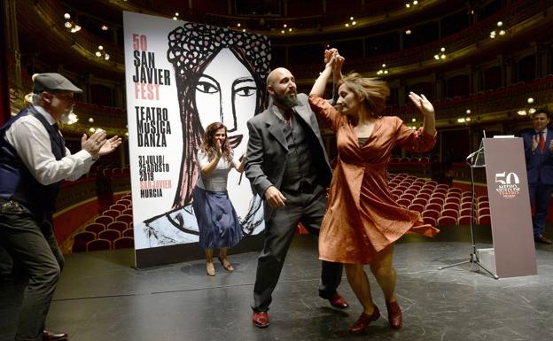 Jane Birkin y el bailarín Carlos Acosta, en el Festival de Teatro de San Javier