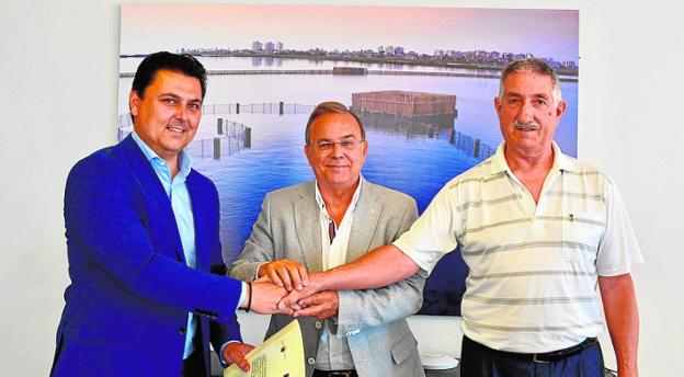 Fomento otorga 180.000 euros a los taxistas de San Javier para compensarles por el cierre del aeropuerto