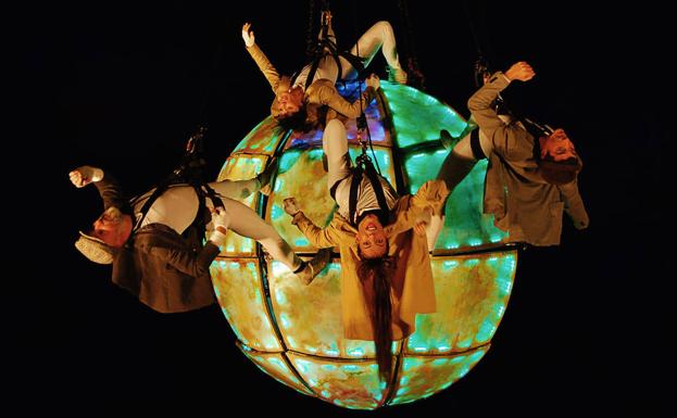 'El principito' aterriza en San Javier con la compañía Puja de teatro aéreo