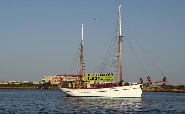 ANSE y Greenpeace piden que Puerto Mayor se convierta en un parque dunar y se recupere la cala del Estacio