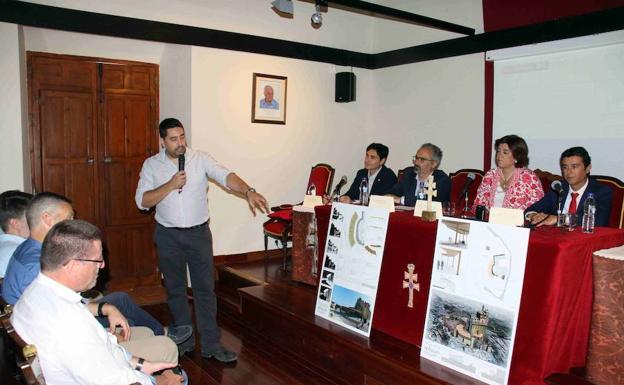 Presentan el proyecto para dotar de una zona de sombra la explanada del Castillo