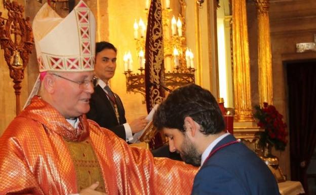 López Miras destaca el plan 'Región de Murcia Sacra' en su visita con motivo de la Exaltación de la Cruz