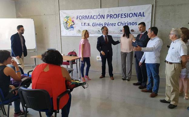 Caravaca amplía su oferta formativa con el grado de Calzado y Complementos de Moda, pionero en la Región
