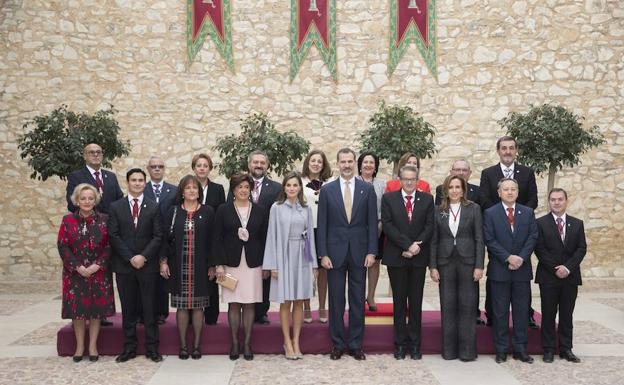 «Esto es precioso», asegura la Reina a los cofrades