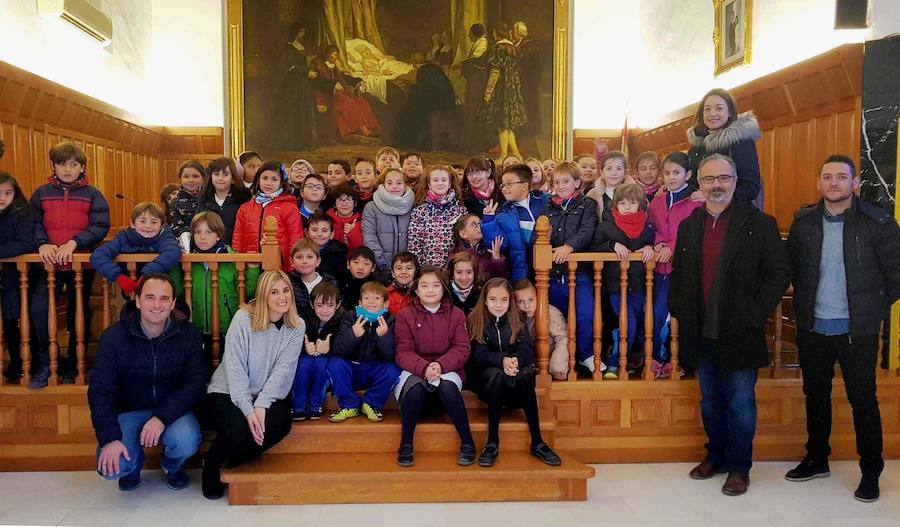 El Ayuntamiento de Caravaca abre sus puertas a los escolares con motivo del 'Día de la Constitución'