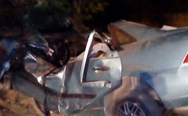 Dos fallecidos en un choque contra un árbol en Caravaca marcan la 'Operación Salida'