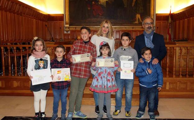 Educación entrega los premios del concurso sobre la Constitución