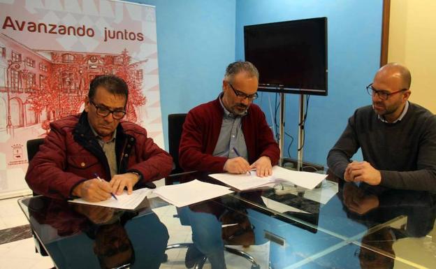 El Ayuntamiento firma un convenio con ‘Calzia-Yute de Caravaca’ para mejorar la formación en el sector