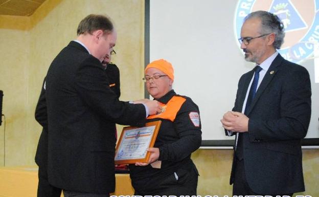 Mª José Sánchez, escudo de oro de Protección Civil