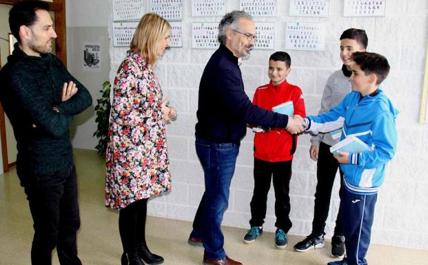 Agradecimento municipal a los alumnos de Archivel que socorrieron a una vecina en el incendio de su vivienda