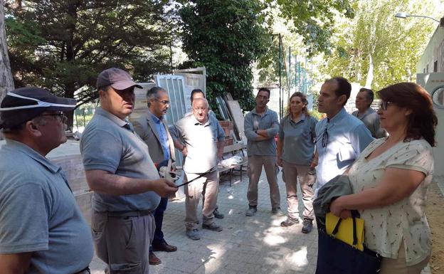 Reforman los vestuarios y los aseos de las pistas de Juan Carlos I con un Programa de Empleo