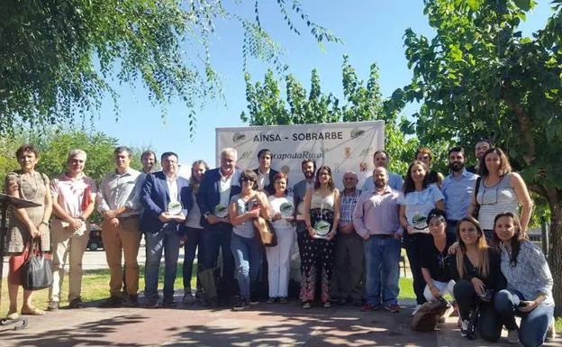 Moratalla recibe en Aínsa-Sobrarbe el trofeo finalista del concurso de la Capital del Turismo Rural de España