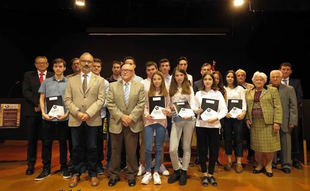 La Fundación Robles Chillida premia a trece alumnos de Primaria, Bachillerato y Formación Profesional
