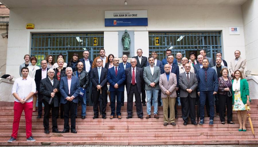 El IES 'San Juan de la Cruz' clausura su 50 aniversario con la colocación de una placa conmemorativa