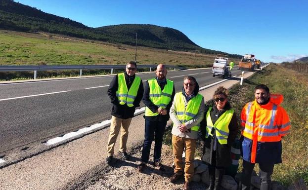 Fomento instala huellas sonoras en los arcenes de la carretera de la Puebla de Don Fadrique