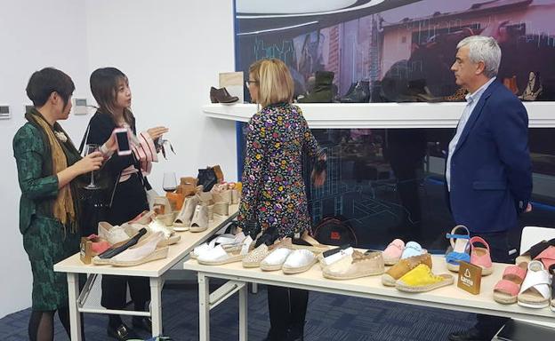 El calzado caravaqueño llega a China