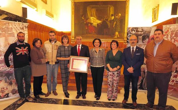 Pedro Guerrero fue presentado como pregonero de las fiestas de la Vera Cruz en el Salón de Plenos