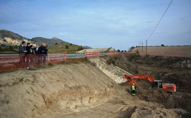 La Comunidad invierte 500.000 euros en mejorar los accesos a explotaciones agrícolas y canteras