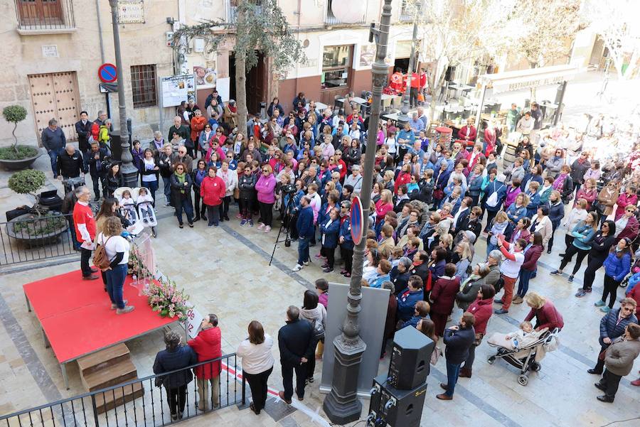 Más de 300 personas participan en la IV Marcha «Súmate» del 'Día de la Mujer'