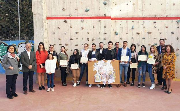 Un curso potencia el diseño aplicado a los mantos de los Caballos del Vino