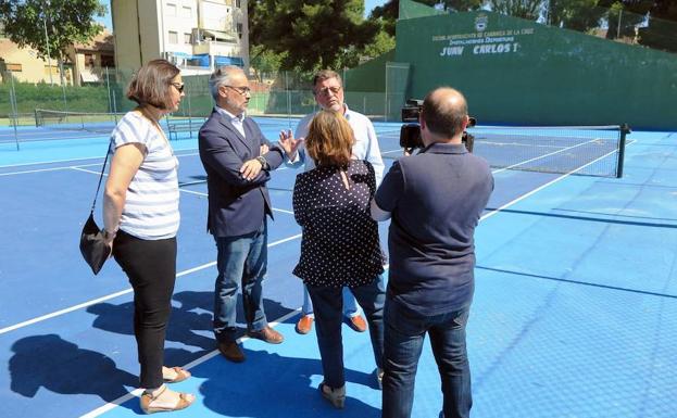 Culmina la reforma de tres pistas y la mejora de iluminación en el complejo deportivo Juan Carlos I