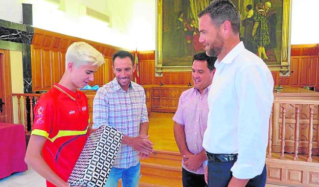 El Ayuntamiento premia a Abel Torreblanca