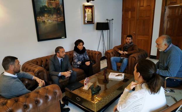 Exponen proyectos de conservación del patrimonio al director de Bienes Culturales