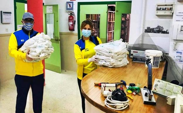 El Ayuntamiento de Caravaca lleva material escolar a 425 estudiantes del casco urbano y pedanías