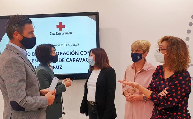 Convenio del Ayuntamiento de Caravaca con Cruz Roja para atender a familias y menores con dificultades agravadas por la crisis