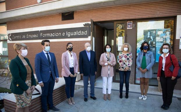 La Comunidad concede las tres primeras ayudas al alquiler a familias vulnerables en Caravaca de la Cruz