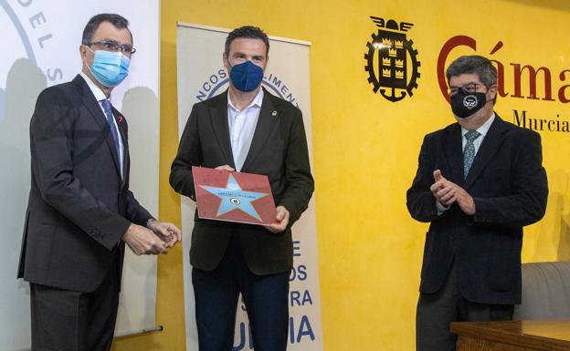 El Ayuntamiento de Caravaca recibe un reconocimiento por su colaboración con el Banco de Alimentos del Segura