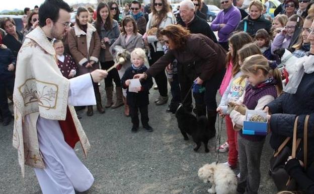 Las fiestas de Santa Rosalía incluyen una carrera popular y una feria de coches clásicos