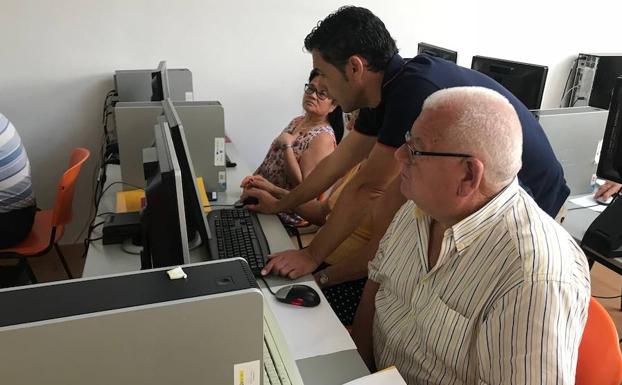 Los mayores se ponen al día en internet
