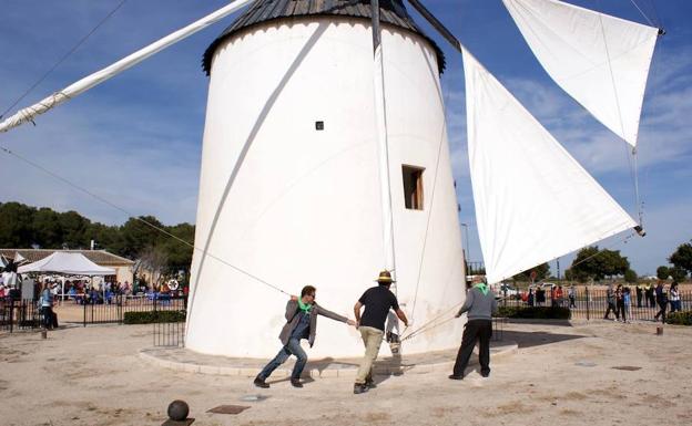 De Miguel Hernández al Bolero siciliano a la sombra del molino del Pasico