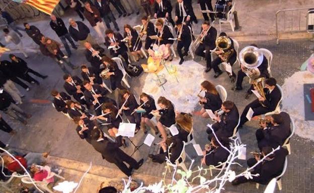 La banda del Pasico revive a Nino Bravo y Manolo Escobar