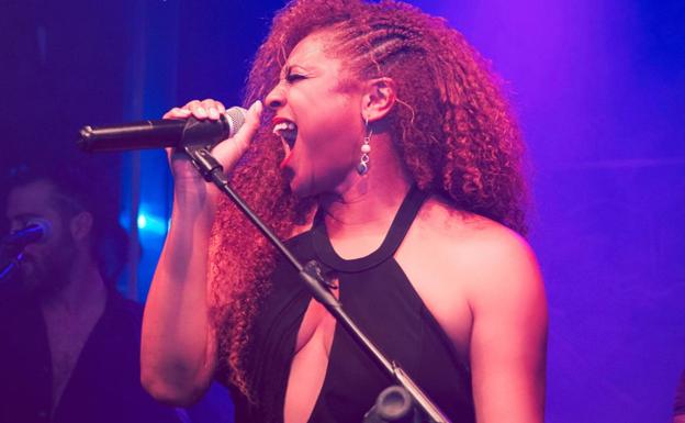 Dora Helena resucita el grito desgarrado de Tina Turner en el CAES