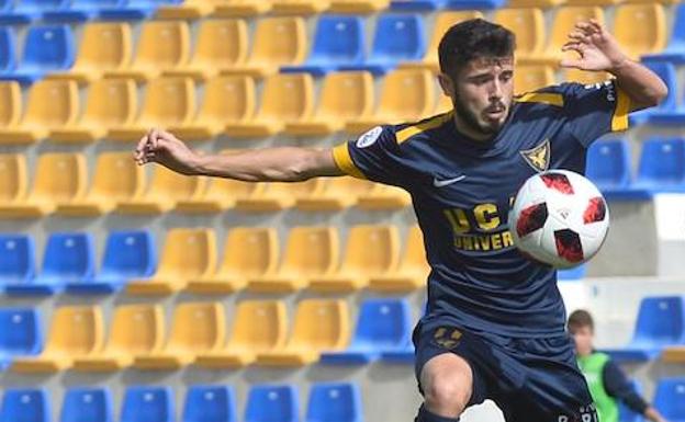 El UCAM CF cae del liderato tras perder en Badajoz