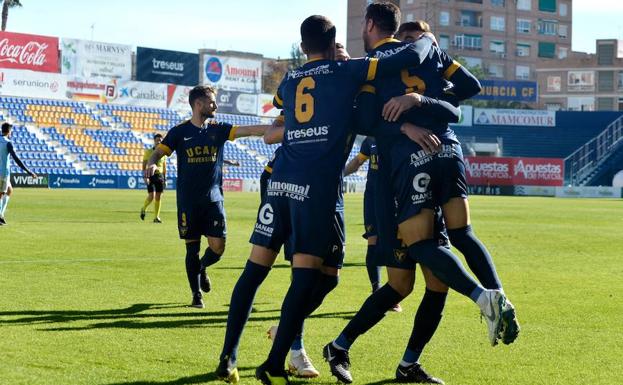 Triunfo plácido para los universitarios