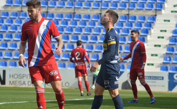 El UCAM desaparece ante el Recreativo y pierde la segunda plaza