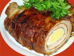 Falda de ternera rellena con huevo, verduras y queso